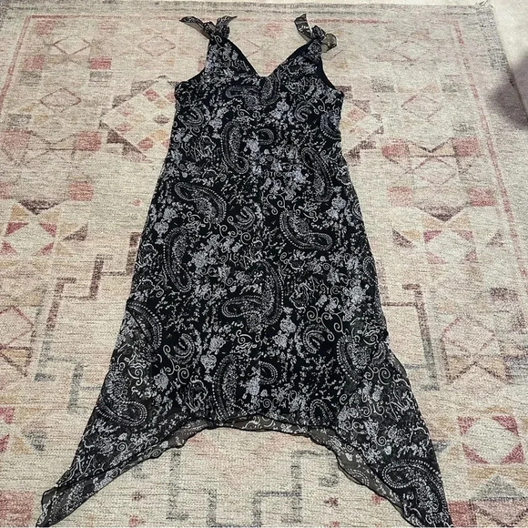 Black & white paisley asymmetrical dress with tie straps size 1X - Picture 8 of 12